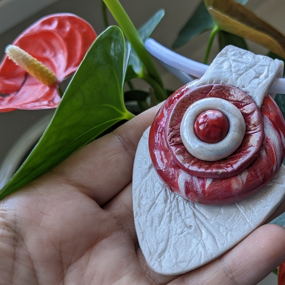 Pendant necklace in Boho style leather imitation handmade with gemstones - Picture 3 of 5